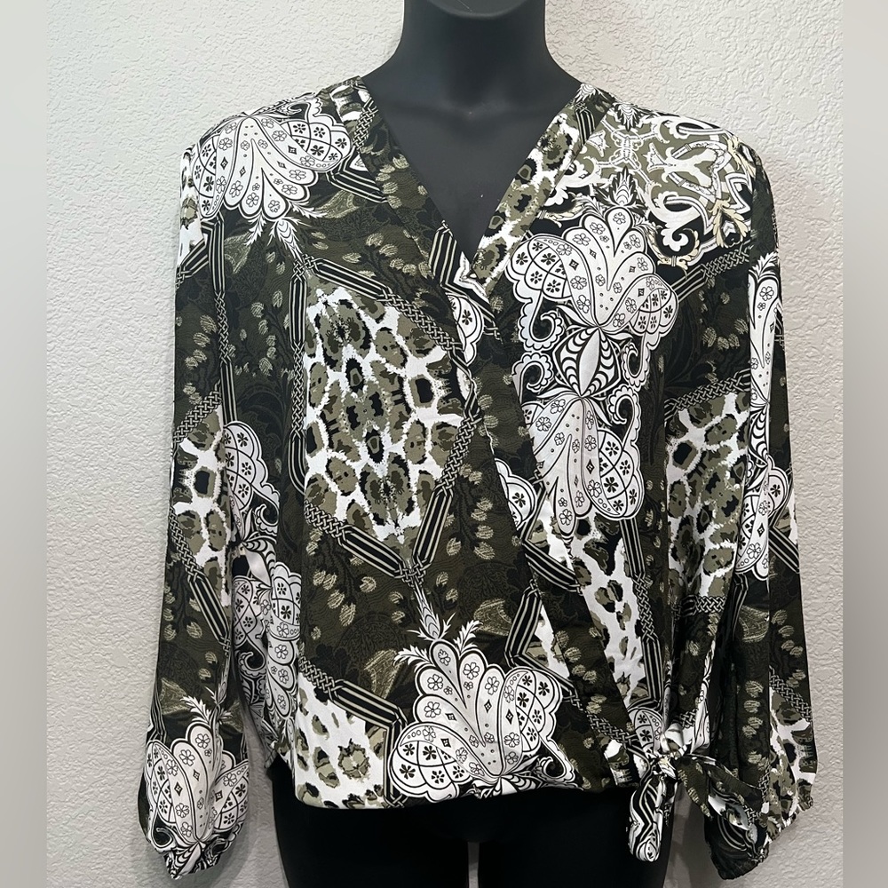 New York and Company, long sleeve blouse. XL